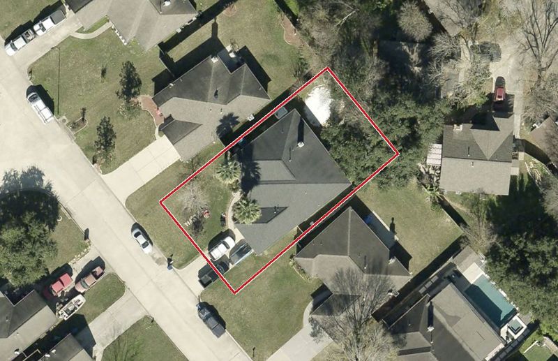 Aerial photo of 23316 Sandpiper Trl, lot outlined in red