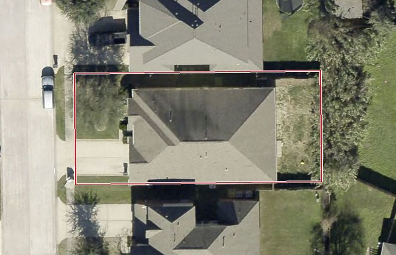 Aerial photo of 20718 Quartz Creek Ln, lot outlined in red