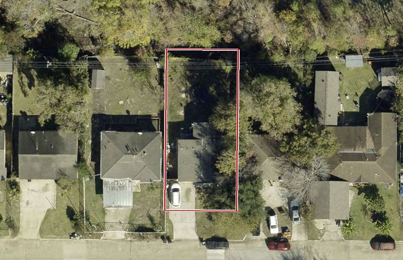 Aerial photo of 4203 Holloway Dr, lot outlined in red