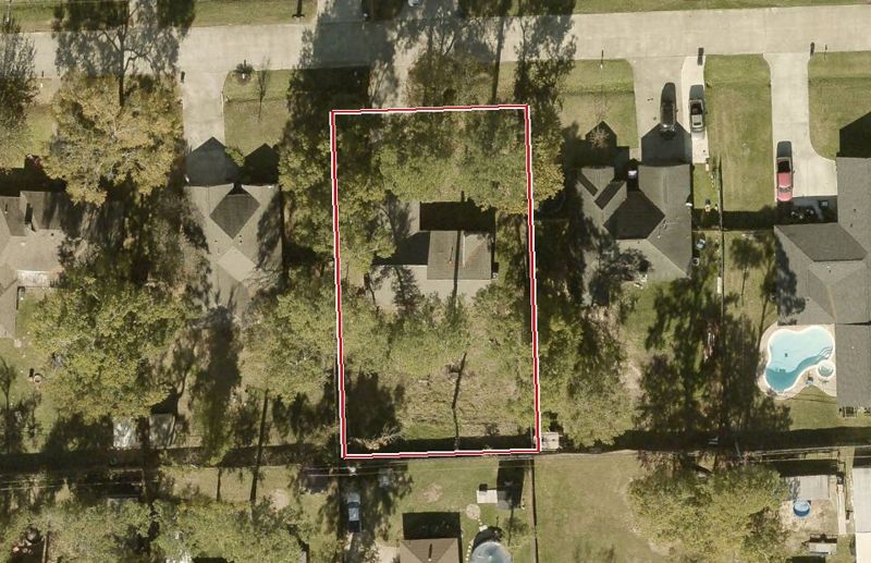 Aerial photo of 2023 Papoose Trl, lot outlined in red