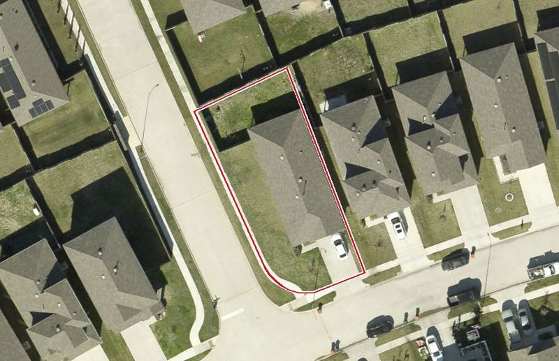 Aerial photo of 5403 Pinecliff Grove Ct, lot outlined in red