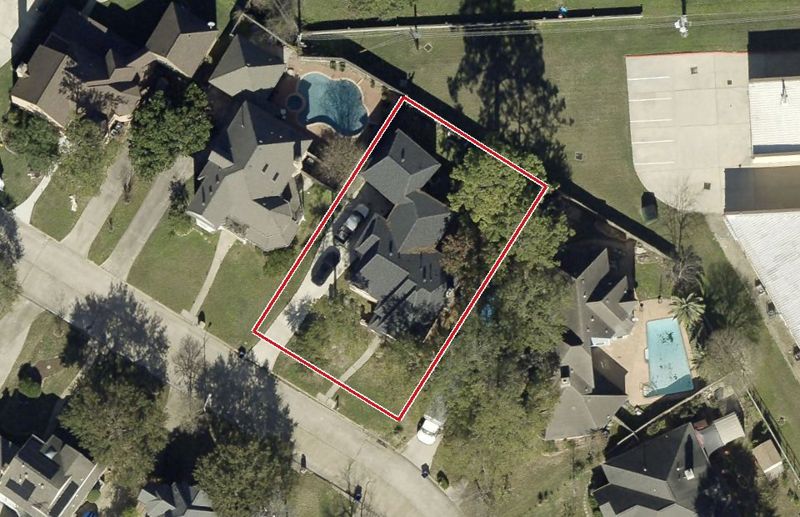 Aerial photo of 17810 Clearlight Ln, lot outlined in red