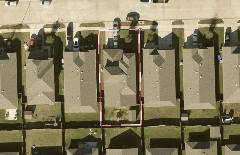 Aerial photo of 15450 Sicomoro Viejo St, lot outlined in red
