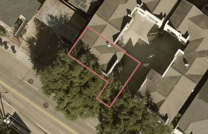 Aerial photo of 1515 Wheeler Ave, lot outlined in red