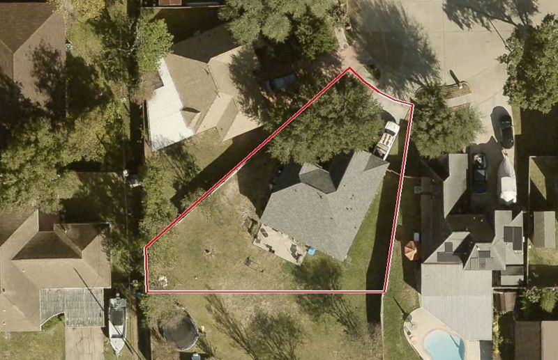 Aerial photo of 411 Coventry Ct, lot outlined in red