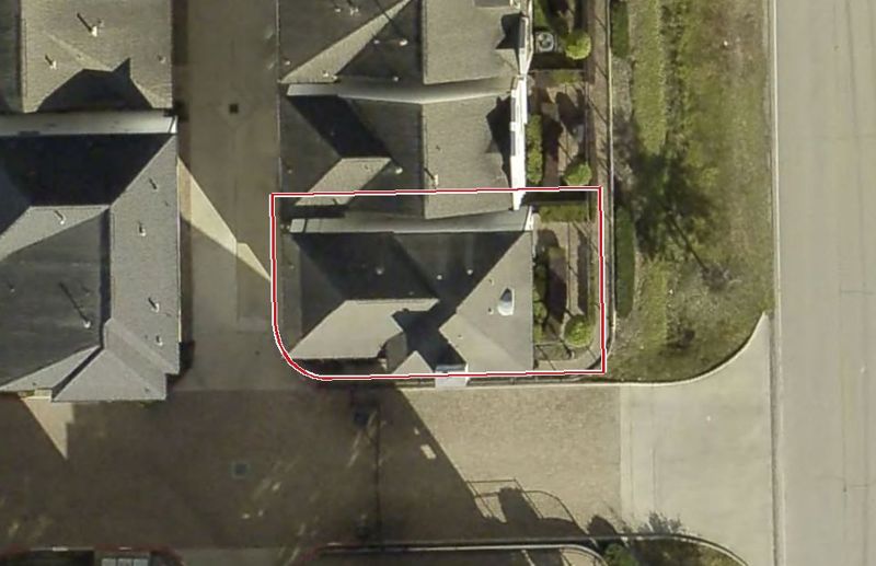 Aerial photo of 9622 Knight Rd, lot outlined in red