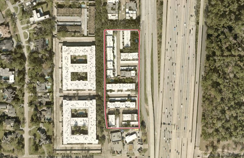 Aerial photo of 392 N Post Oak Ln, lot outlined in red