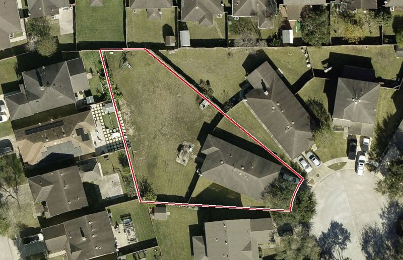 Aerial photo of 14206 Umber Cove Ct, lot outlined in red