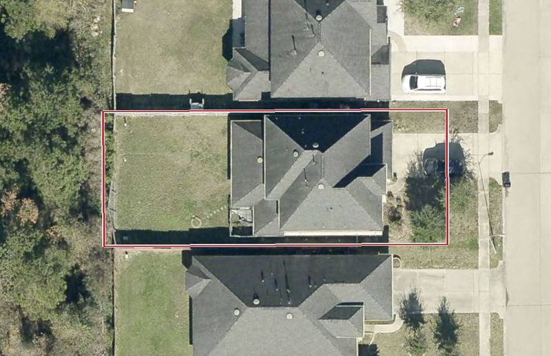 Aerial photo of 15727 Whisper Woods Dr, lot outlined in red