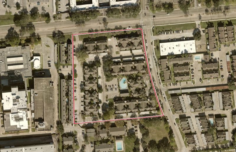 Aerial photo of 3722 Woodchase Dr, lot outlined in red