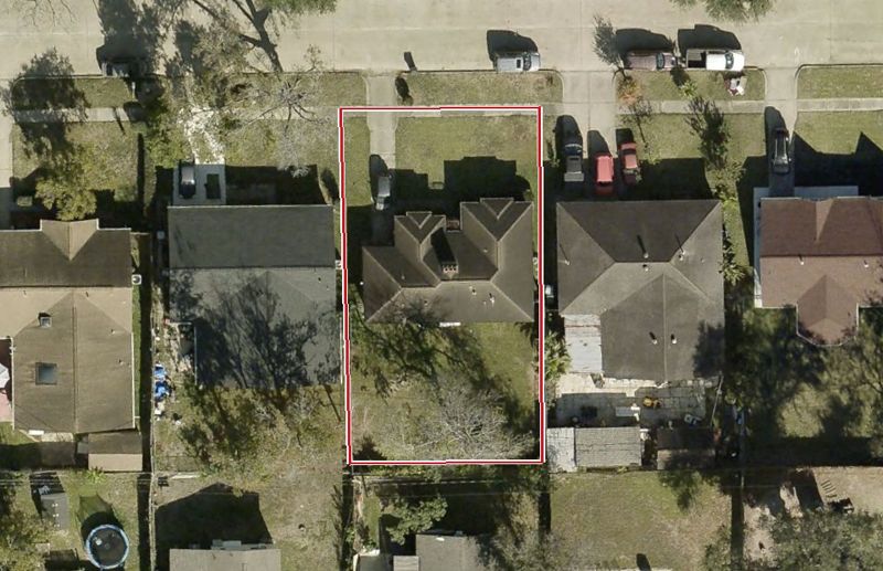 Aerial photo of 4715 Knottynold Ln, lot outlined in red
