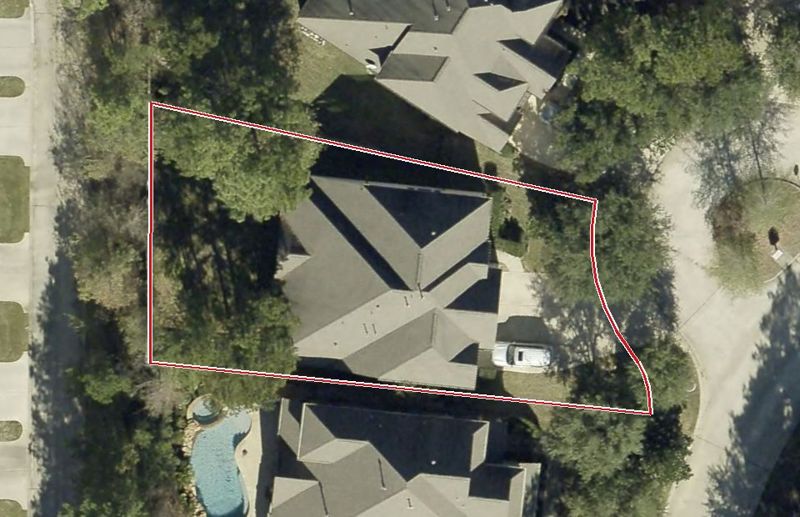 Aerial photo of 110 Lindenberry Cir, lot outlined in red