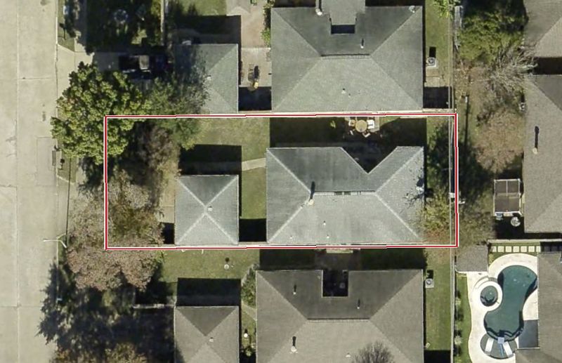 Aerial photo of 3827 Vineyard Dr, lot outlined in red