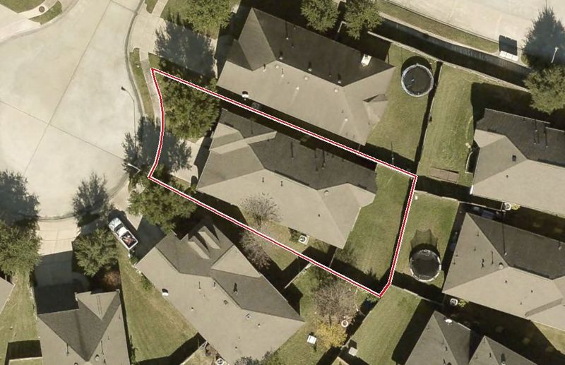 Aerial photo of 17114 Bedford Peak Ct, lot outlined in red