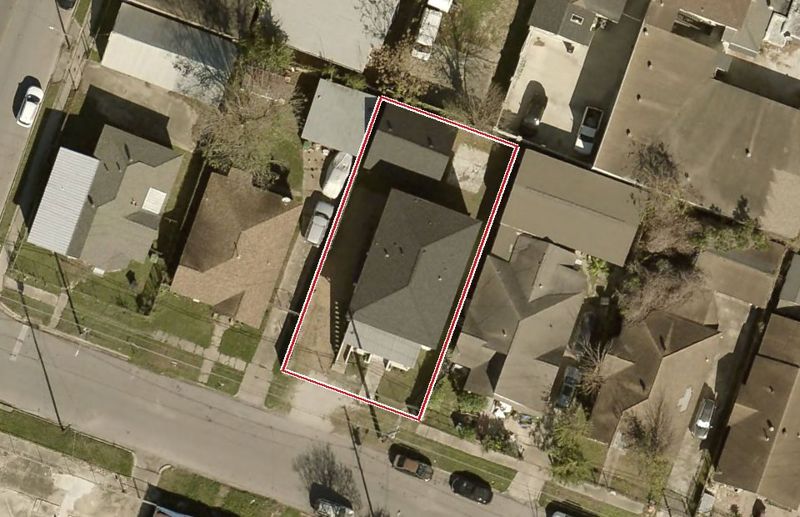 Aerial photo of 6707 Avenue F 4, lot outlined in red