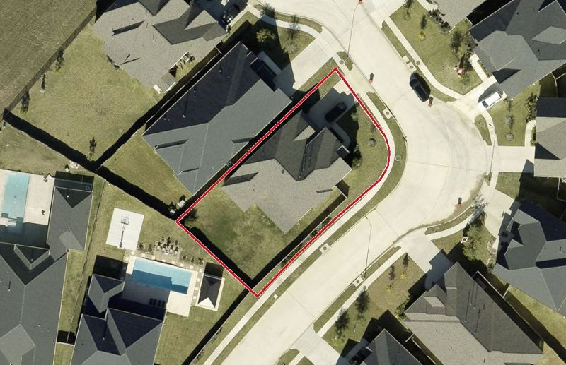 Aerial photo of 19007 Valentine Padlock Cir, lot outlined in red