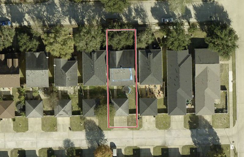 Aerial photo of 1515 Kew Garden Dr, lot outlined in red