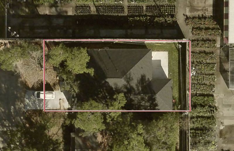 Aerial photo of 934 Autumn Oaks Dr, lot outlined in red