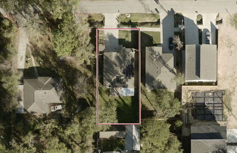 Aerial photo of 5908 Mayle St, lot outlined in red