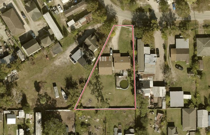 Aerial photo of 16304 Pecan St, lot outlined in red
