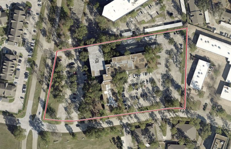 Aerial photo of 14340 Torrey Chase Blvd, lot outlined in red