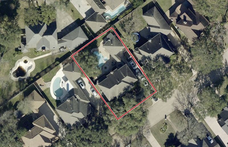 Aerial photo of 5810 Ashmere Ln, lot outlined in red
